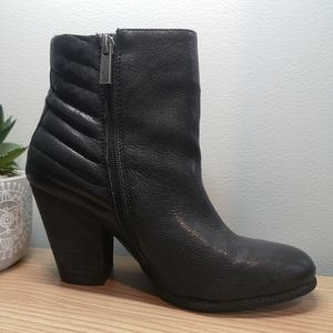 VINCE CAMUTO "VP-Hana" Ankle Boots Pebbled Leather Booties  size 8